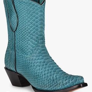 Corral boots